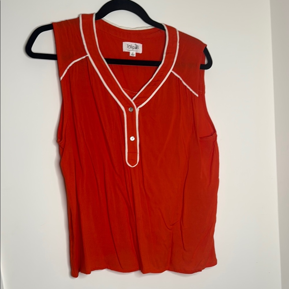 Red Sleeveless Tank Top with Bib Collar and Buttoned Style
